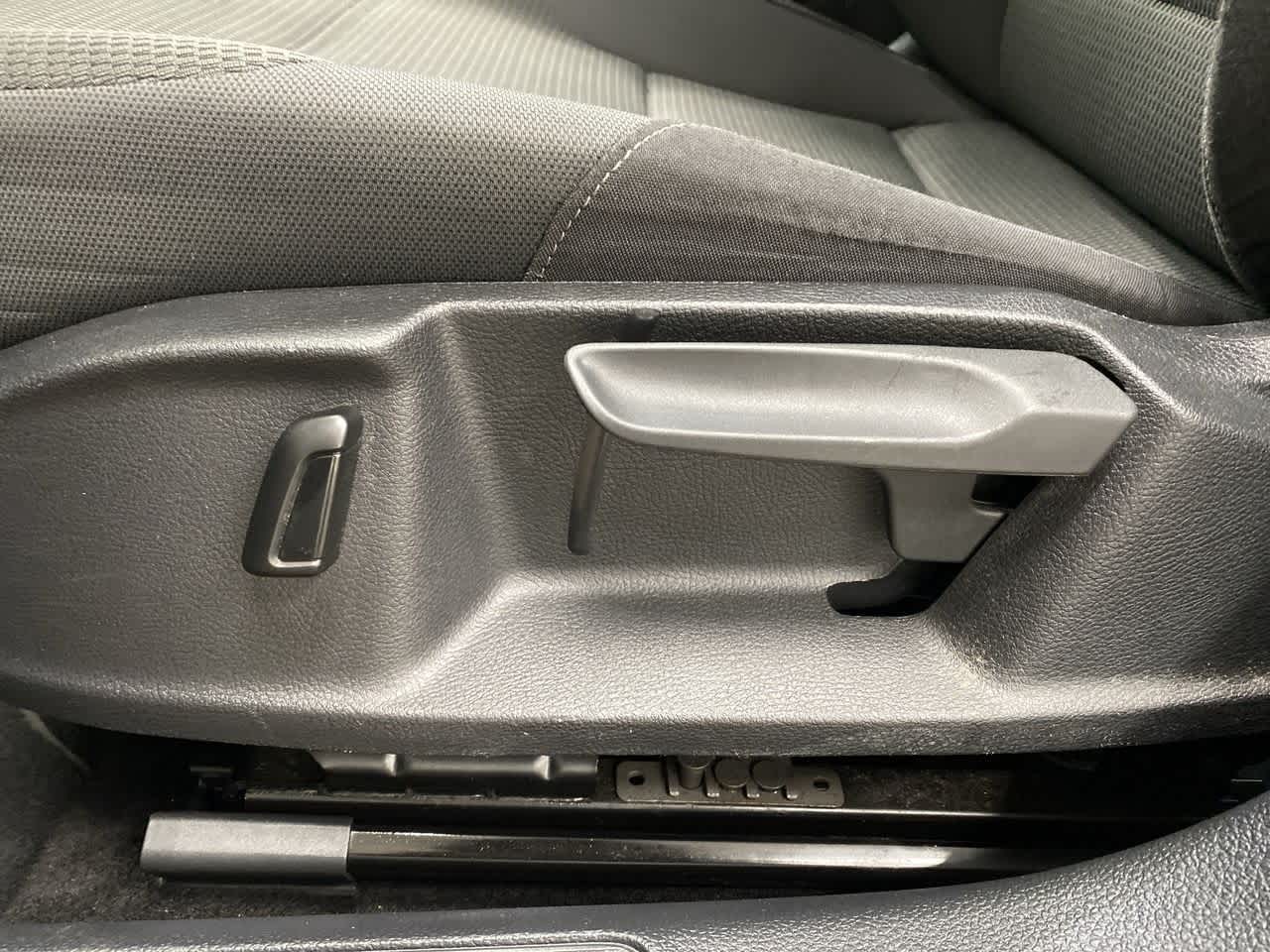 Thumbnail: 2019 Volkswagen e-Golf - 15