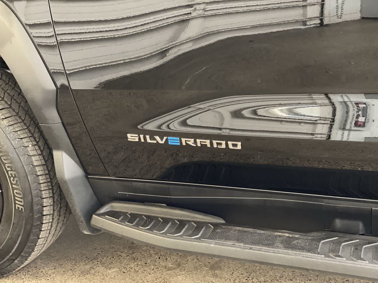 Thumbnail: 2024 Chevrolet Silverado EV - 10