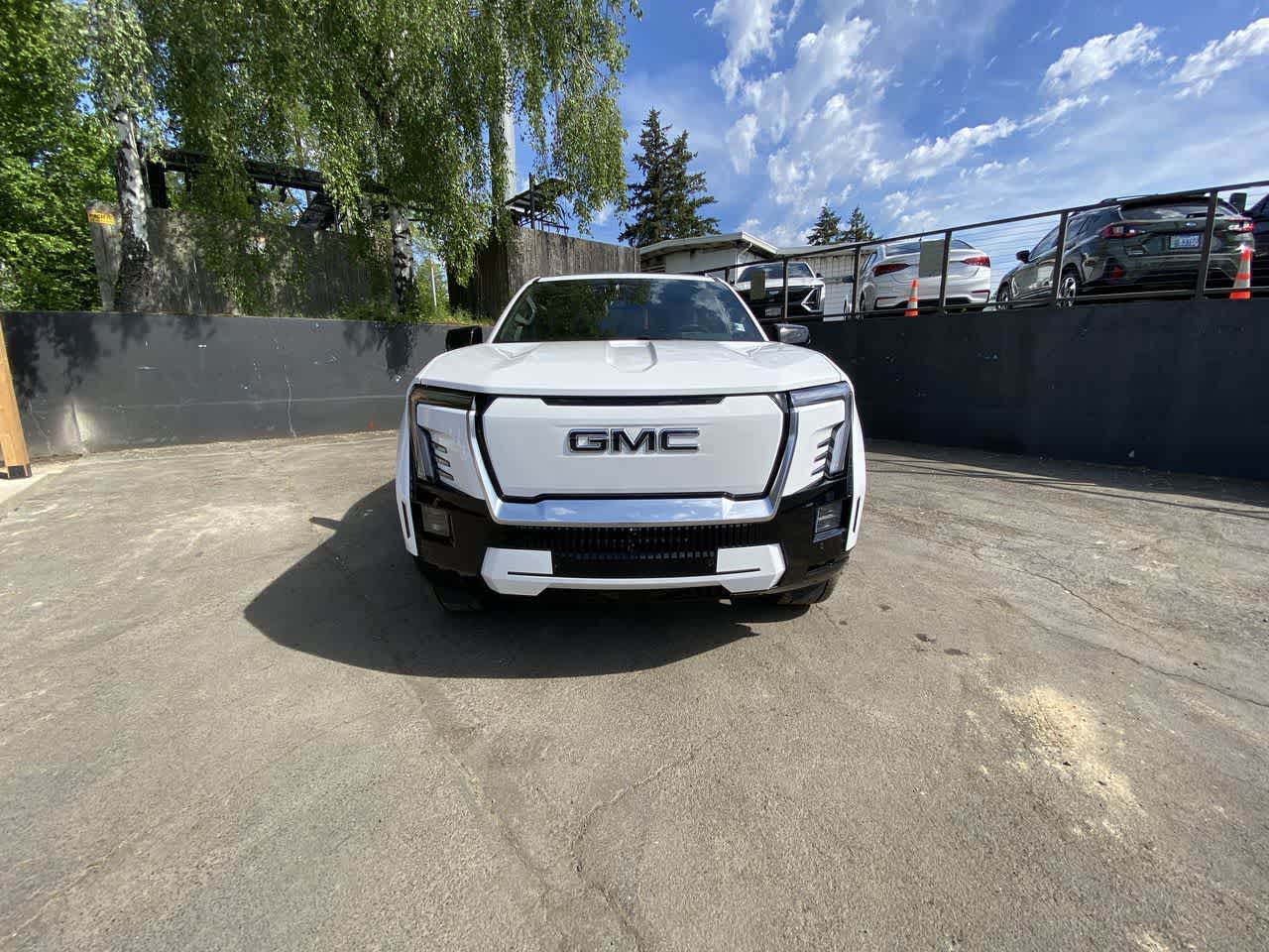 Thumbnail: 2025 GMC Sierra EV - 9