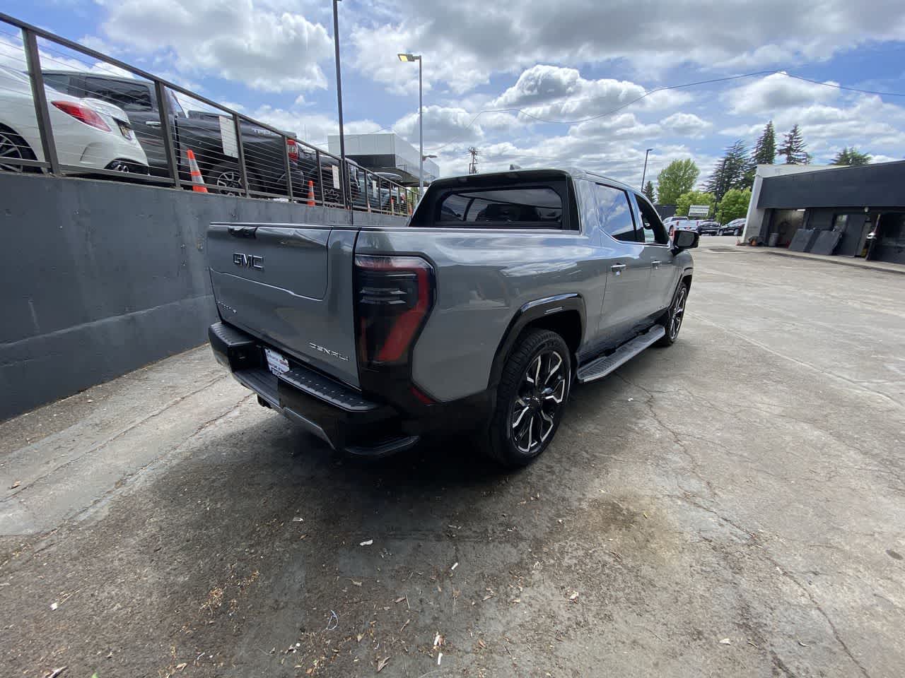 Thumbnail: 2025 GMC Sierra EV - 6