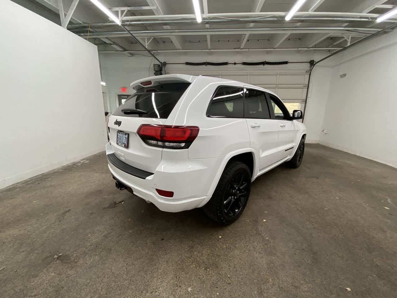 Thumbnail: 2020 Jeep Grand Cherokee - 6