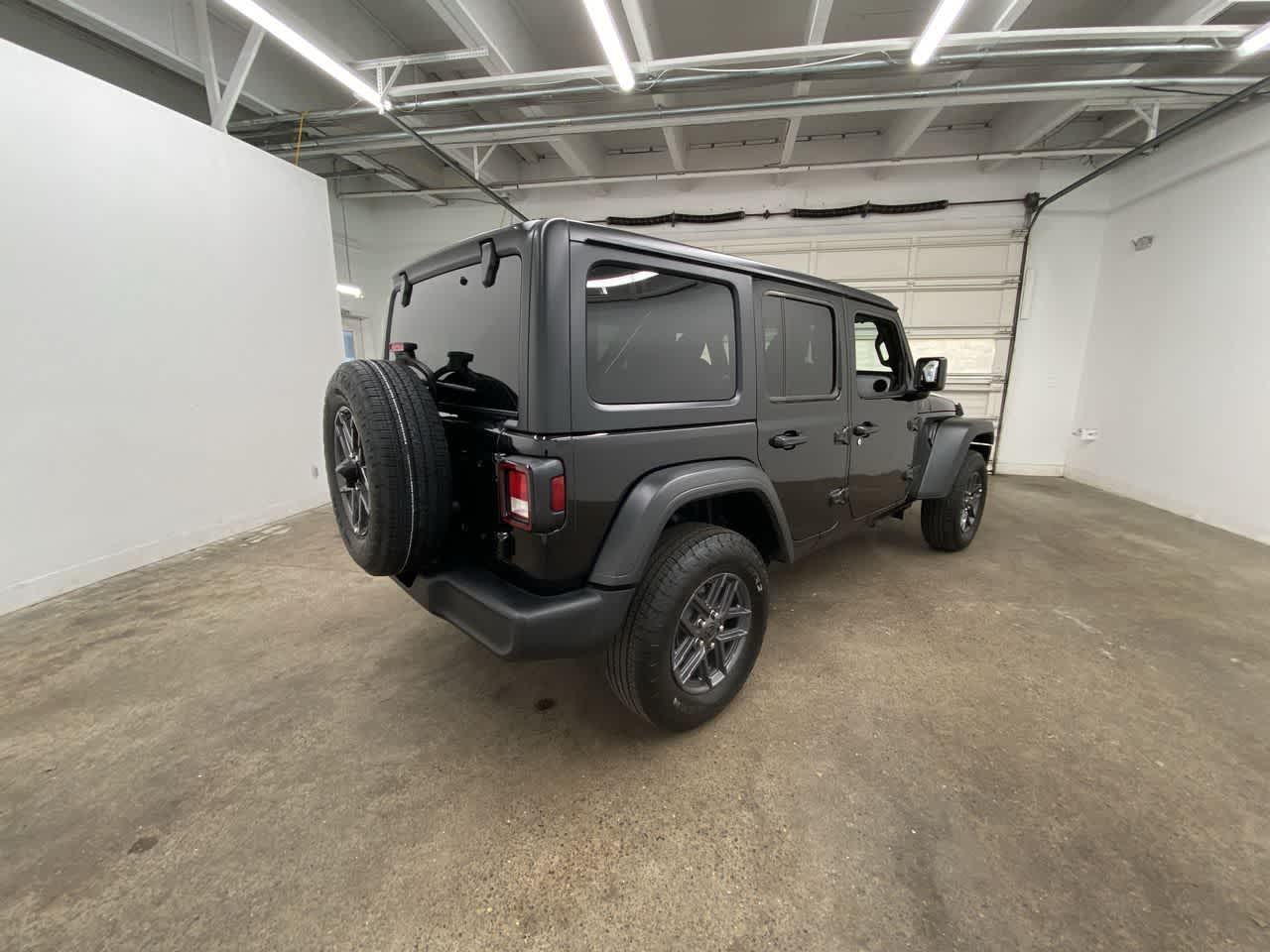 Thumbnail: 2025 Jeep Wrangler - 6