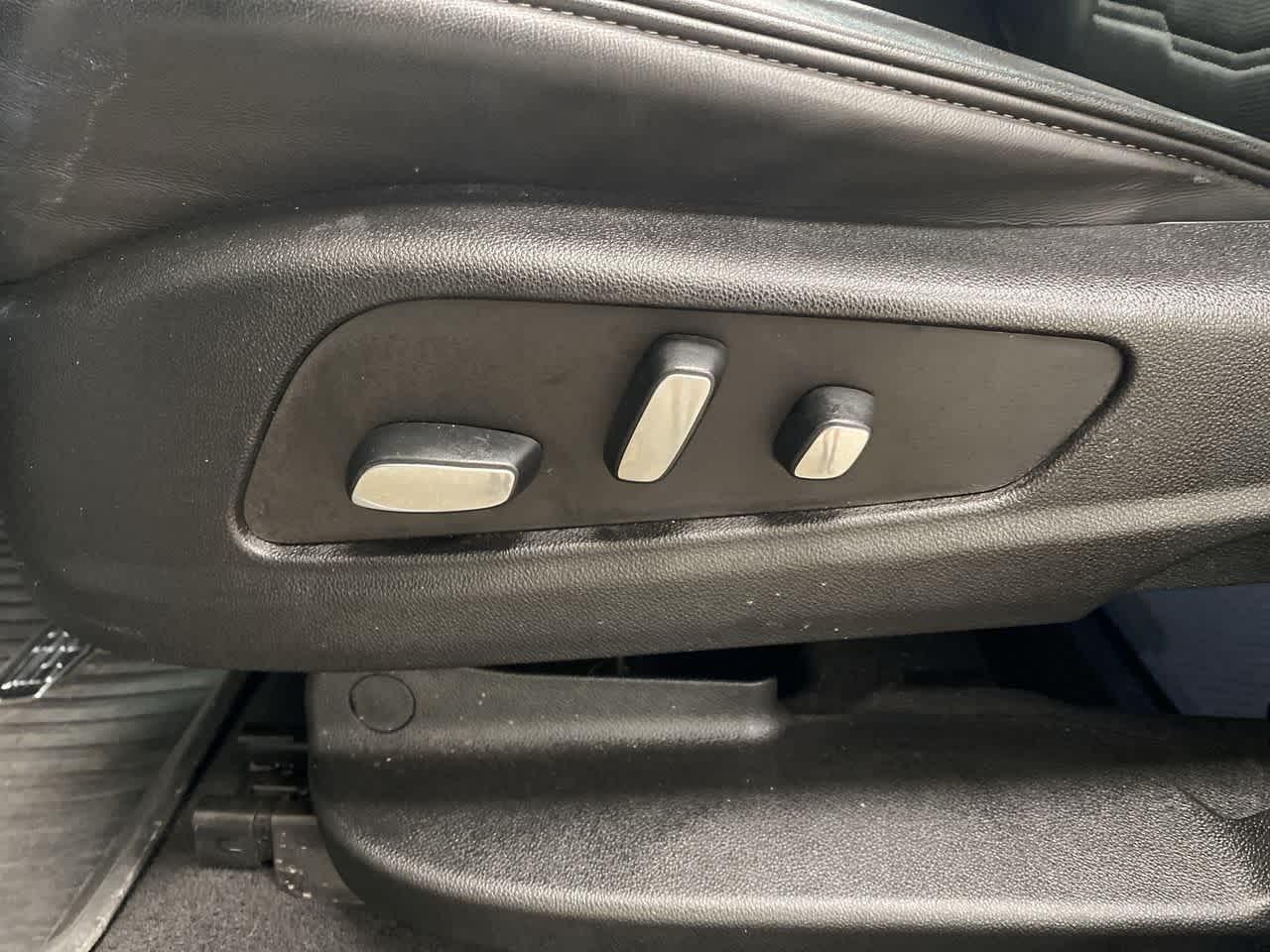 Thumbnail: 2020 Cadillac XT6 - 16