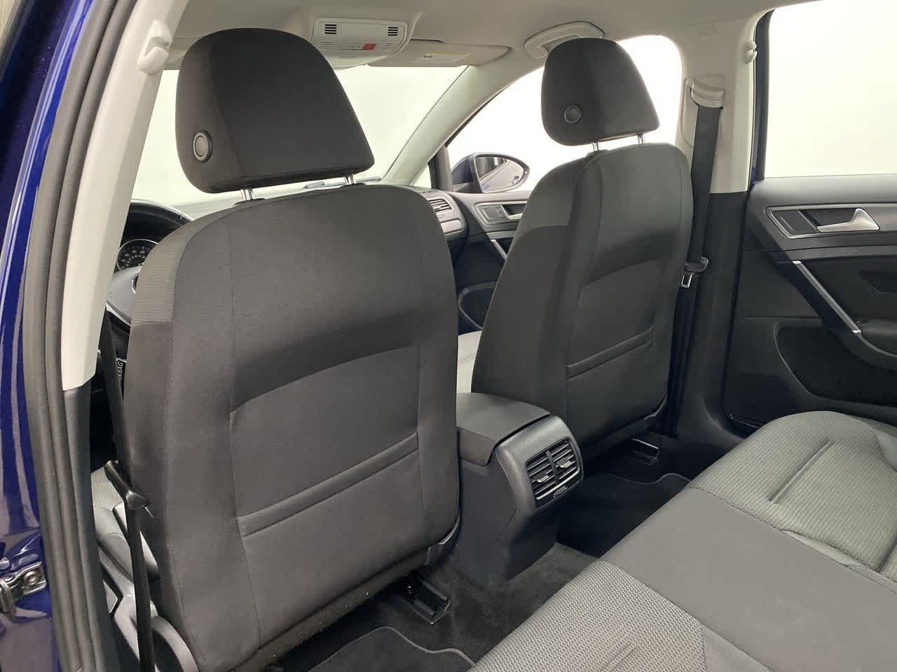 Thumbnail: 2019 Volkswagen e-Golf - 16