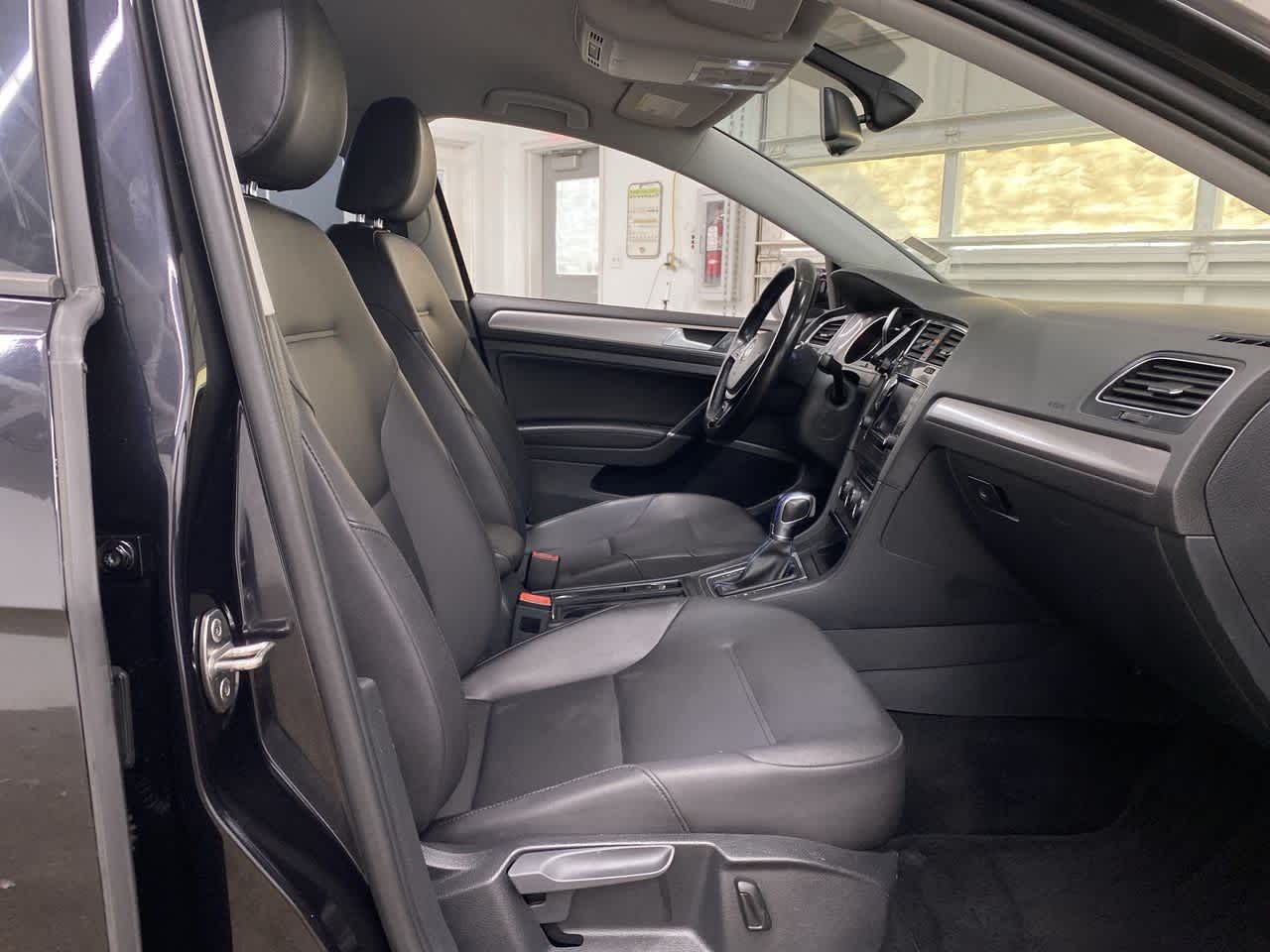 2015 Volkswagen e-Golf SEL Premium 19