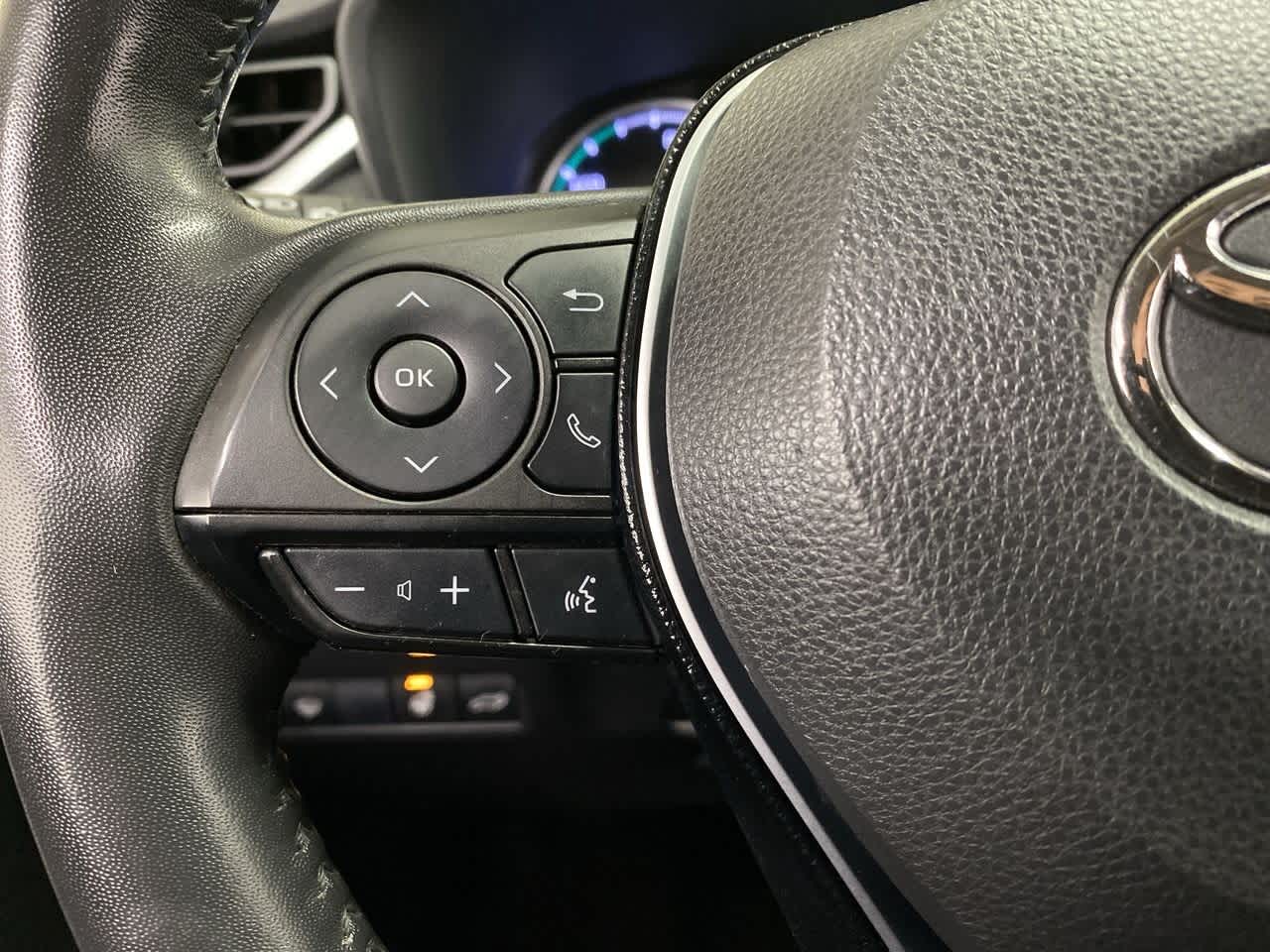 Thumbnail: 2021 Toyota RAV4 - 23