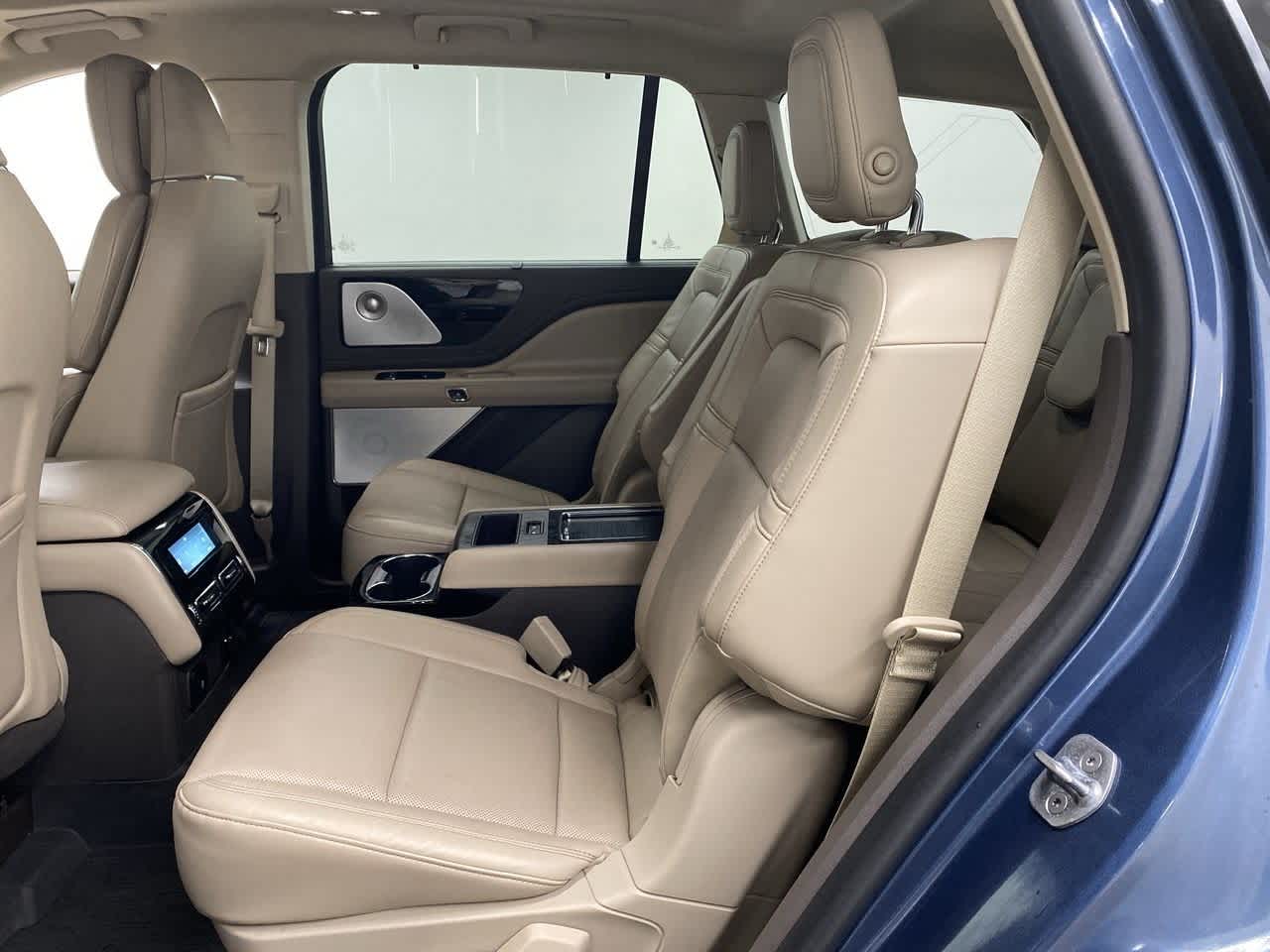 Thumbnail: 2020 Lincoln Aviator - 16