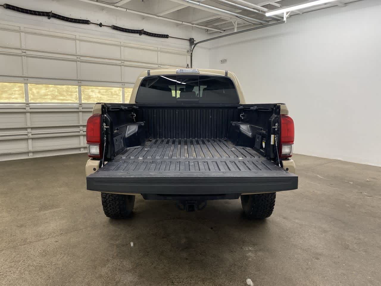 Thumbnail: 2018 Toyota Tacoma - 30