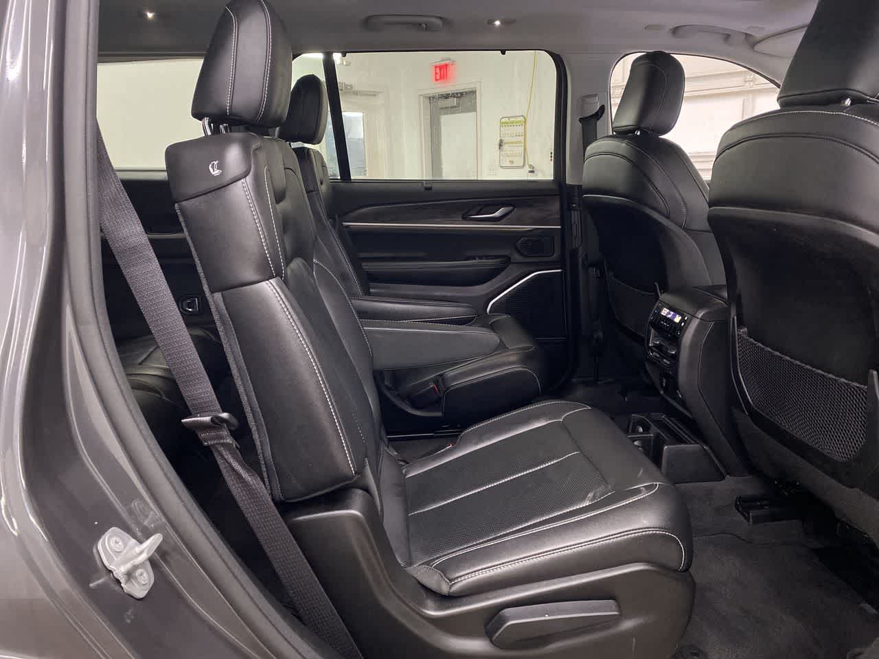 Thumbnail: 2022 Jeep Grand Cherokee - 17