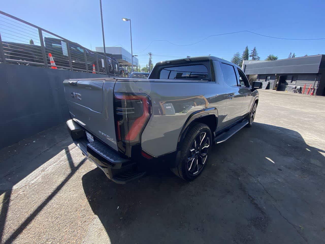 Thumbnail: 2025 GMC Sierra EV - 6