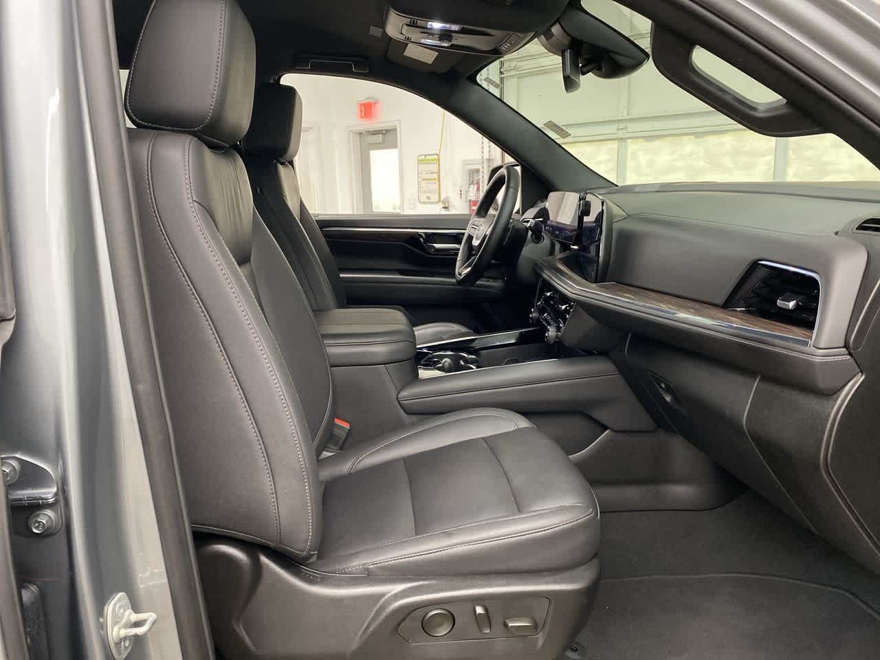 Thumbnail: 2025 Chevrolet Tahoe - 18