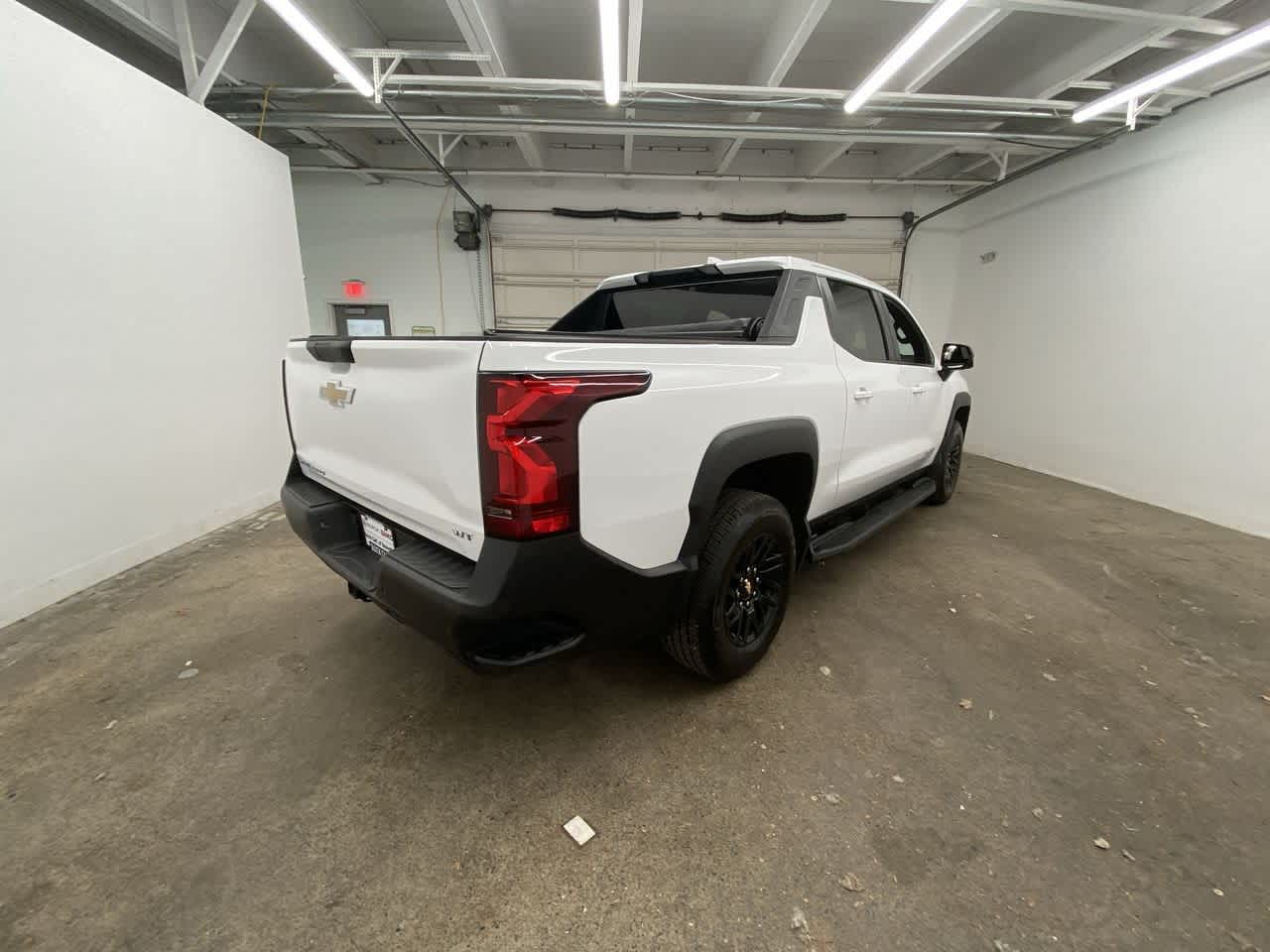 Thumbnail: 2024 Chevrolet Silverado EV - 6