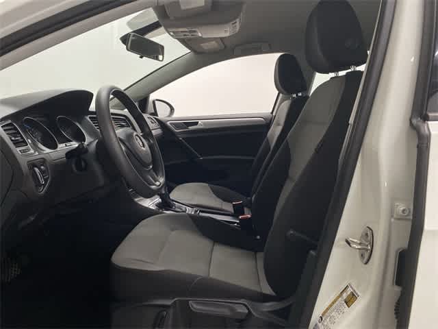 2016 Volkswagen e-Golf SE 14