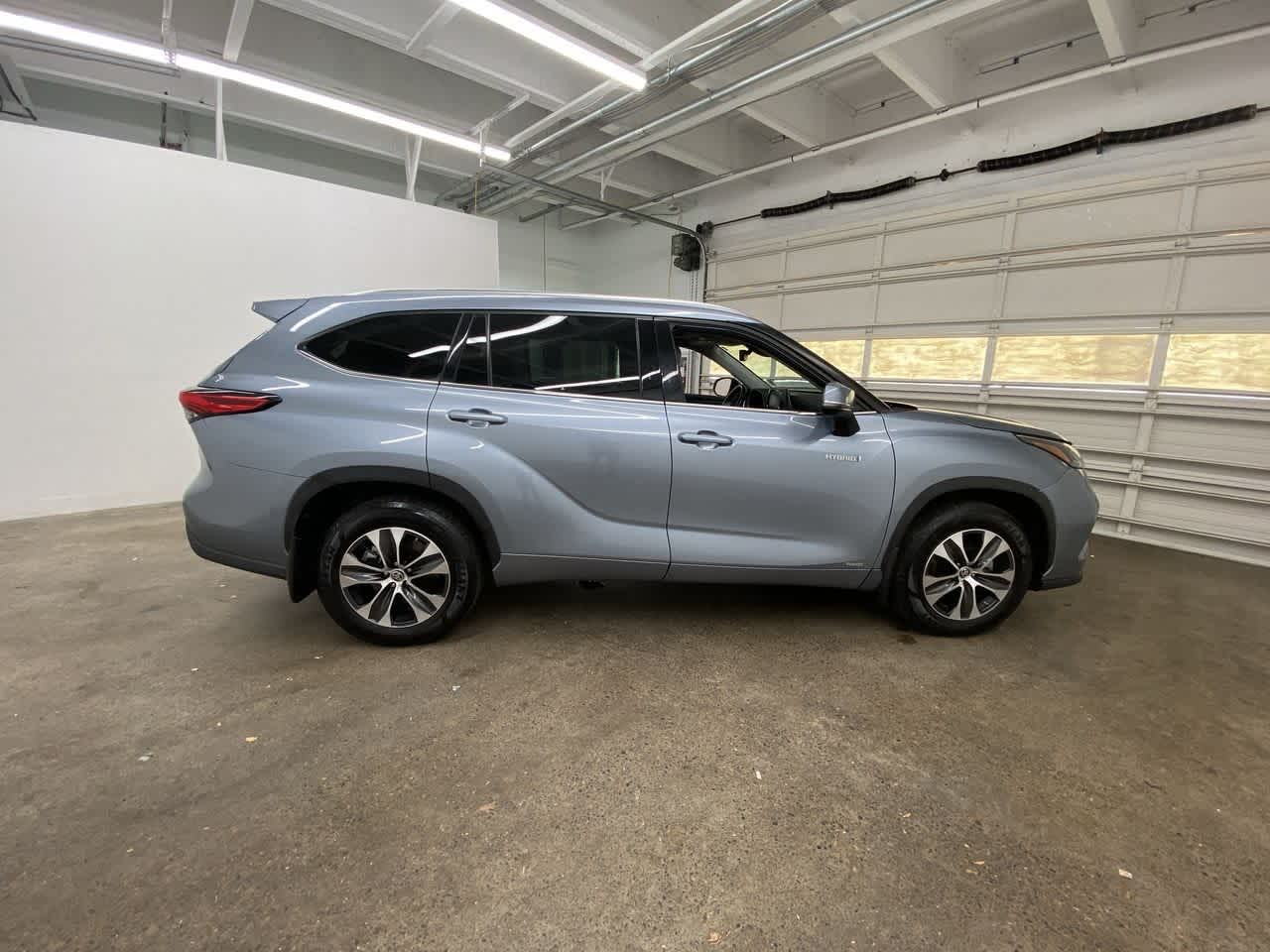 Thumbnail: 2021 Toyota Highlander - 7
