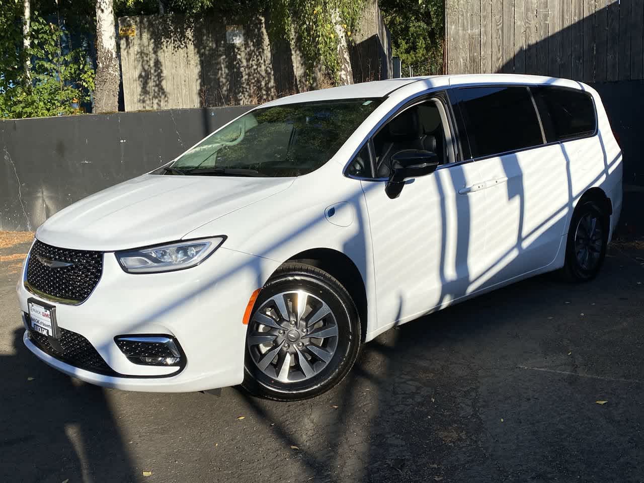 2024 Chrysler Pacifica PHEV
