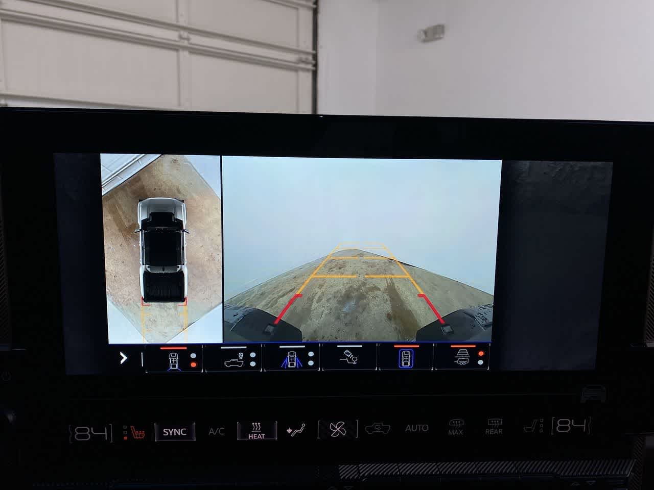 Thumbnail: 2024 GMC Hummer EV - 25