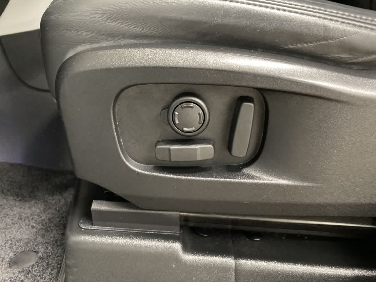 Thumbnail: 2020 Land Rover Defender - 15