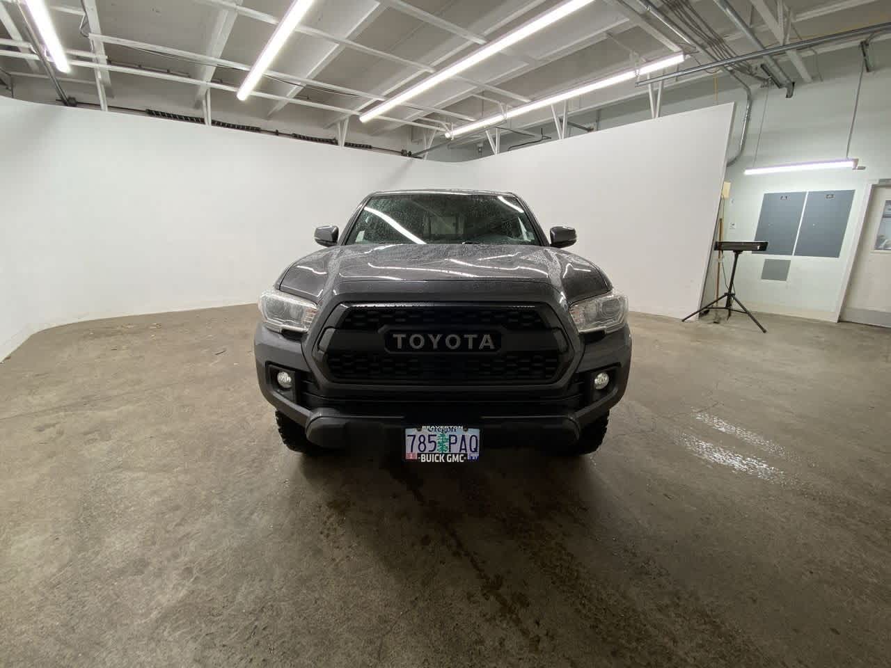 Thumbnail: 2017 Toyota Tacoma - 9