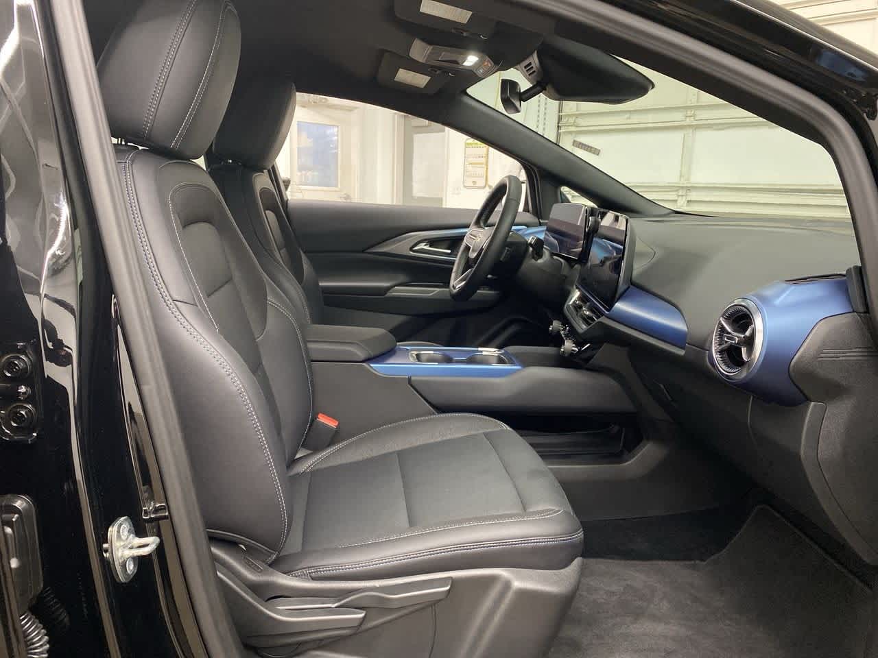 Thumbnail: 2025 Chevrolet Equinox - 18