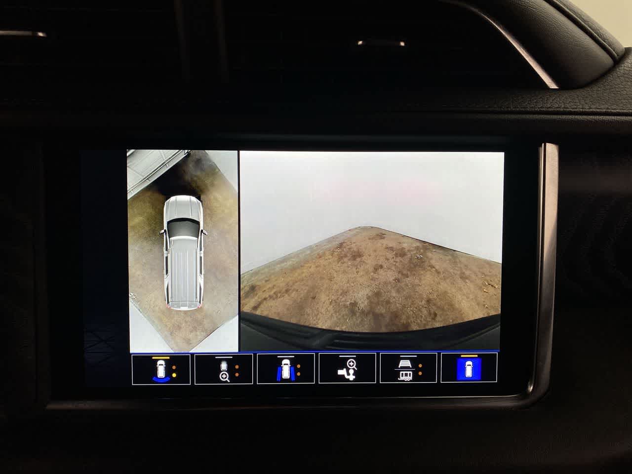 Thumbnail: 2023 GMC Yukon XL - 24