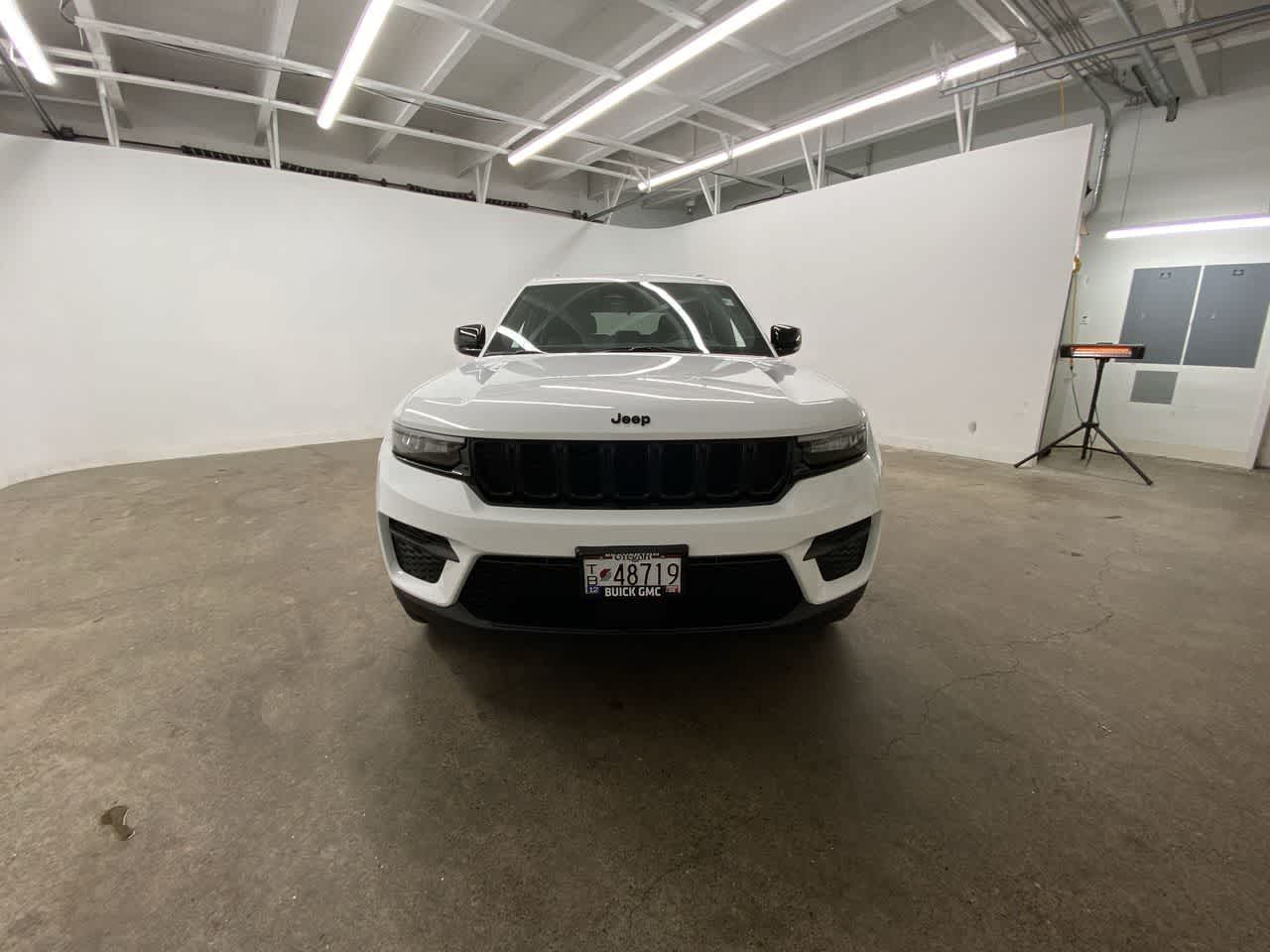 Thumbnail: 2025 Jeep Grand Cherokee - 9