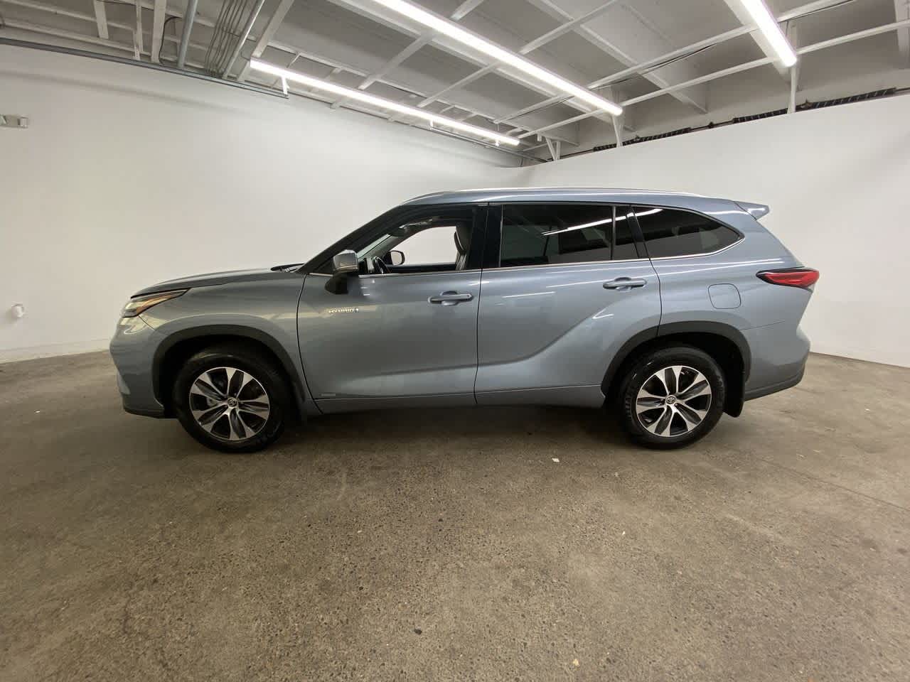Thumbnail: 2021 Toyota Highlander - 3