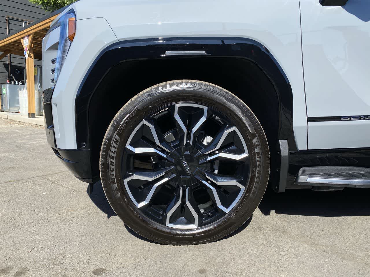 Thumbnail: 2025 GMC Sierra EV - 11