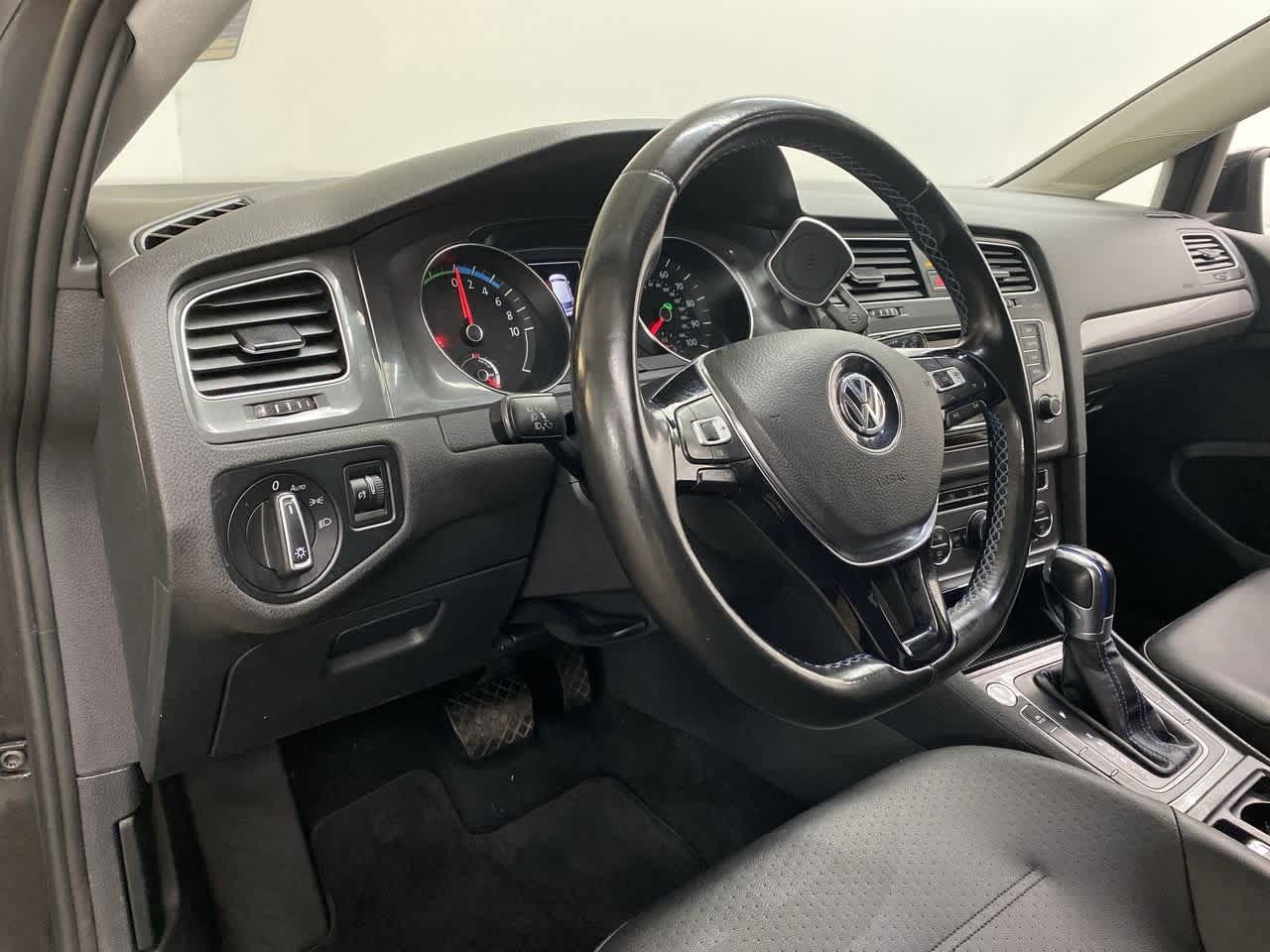 2015 Volkswagen e-Golf SEL Premium 2