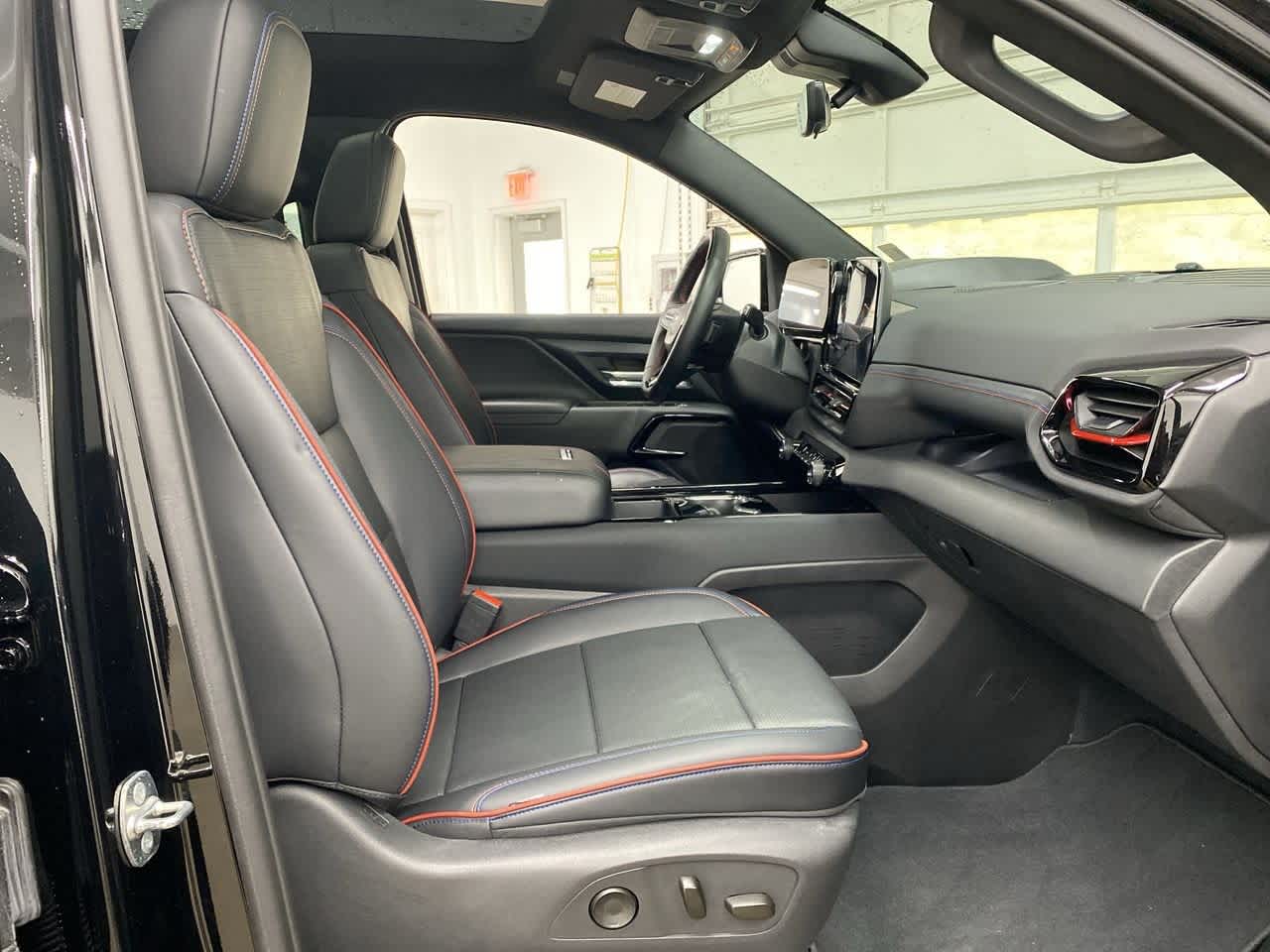 Thumbnail: 2024 Chevrolet Silverado EV - 18