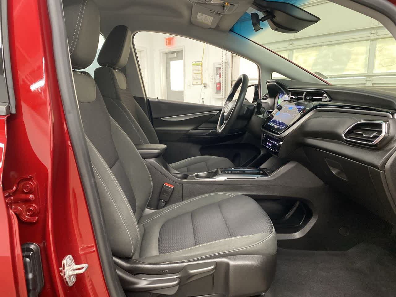 Thumbnail: 2022 Chevrolet Bolt EV - 19