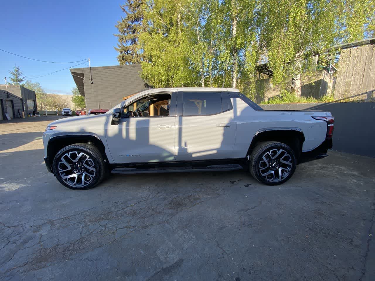 Thumbnail: 2025 Chevrolet Silverado EV - 3