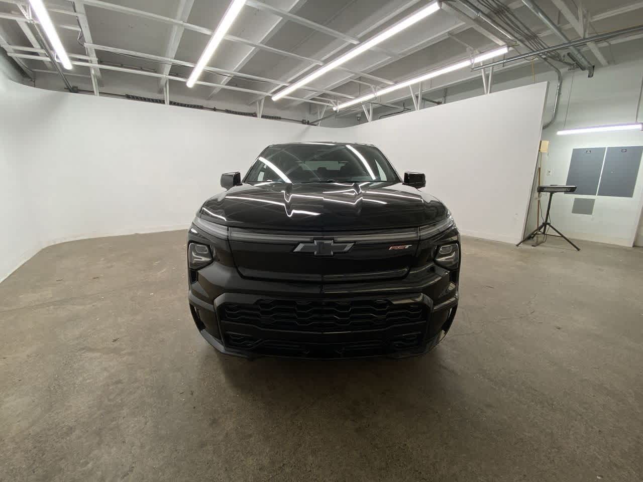 Thumbnail: 2024 Chevrolet Silverado EV - 9