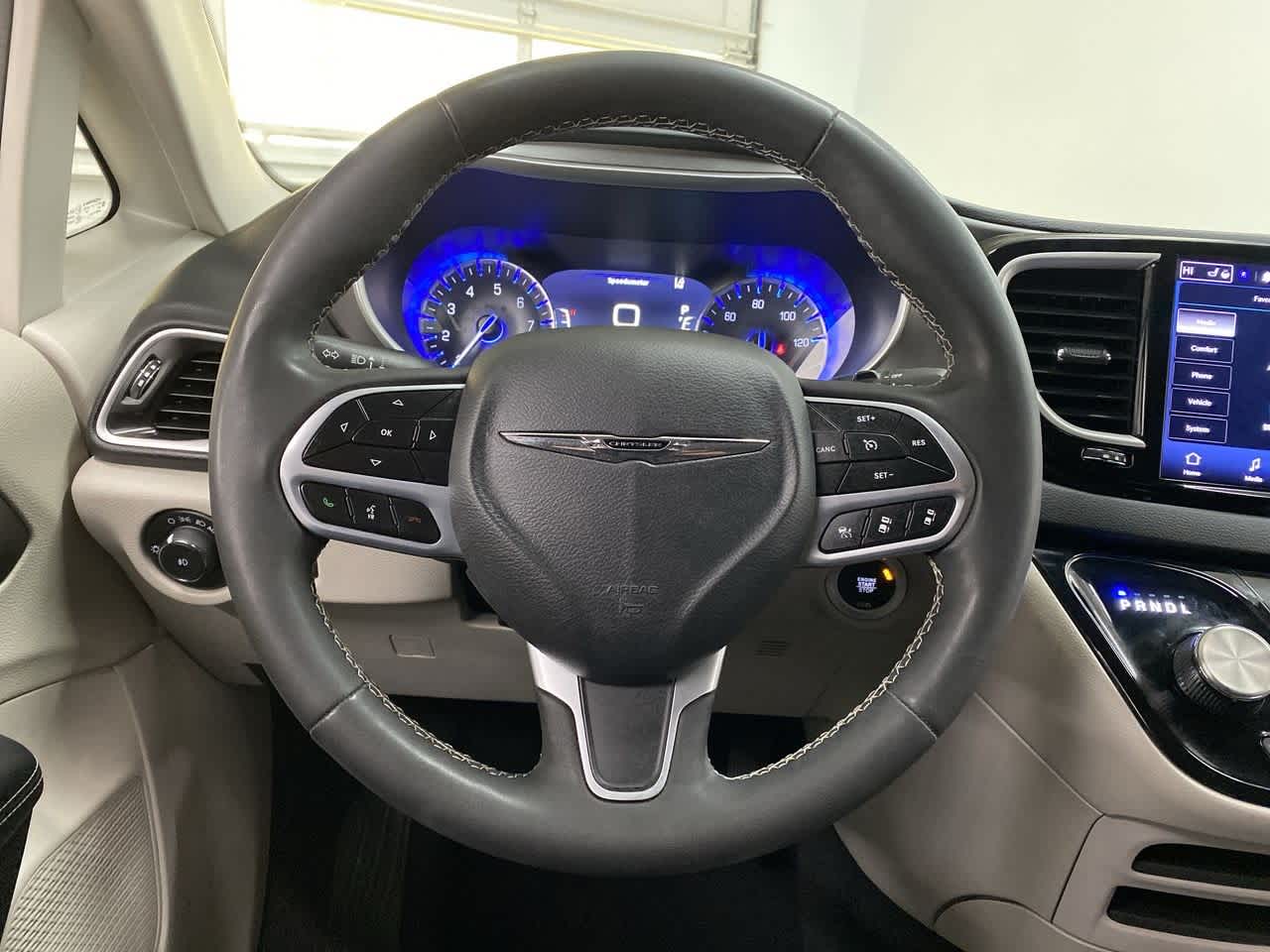 Thumbnail: 2023 Chrysler Pacifica - 19