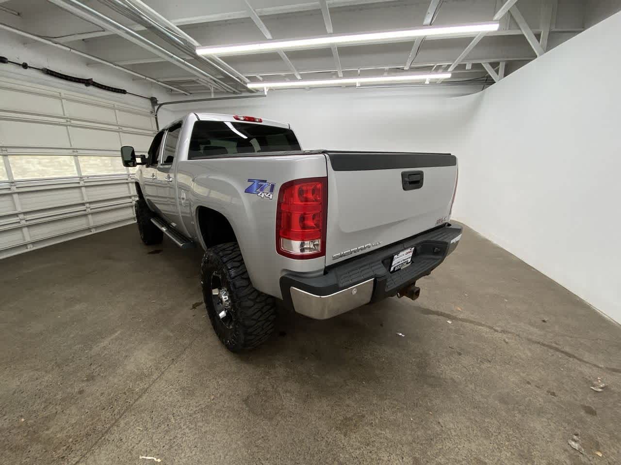 Thumbnail: 2010 GMC Sierra 2500 - 4