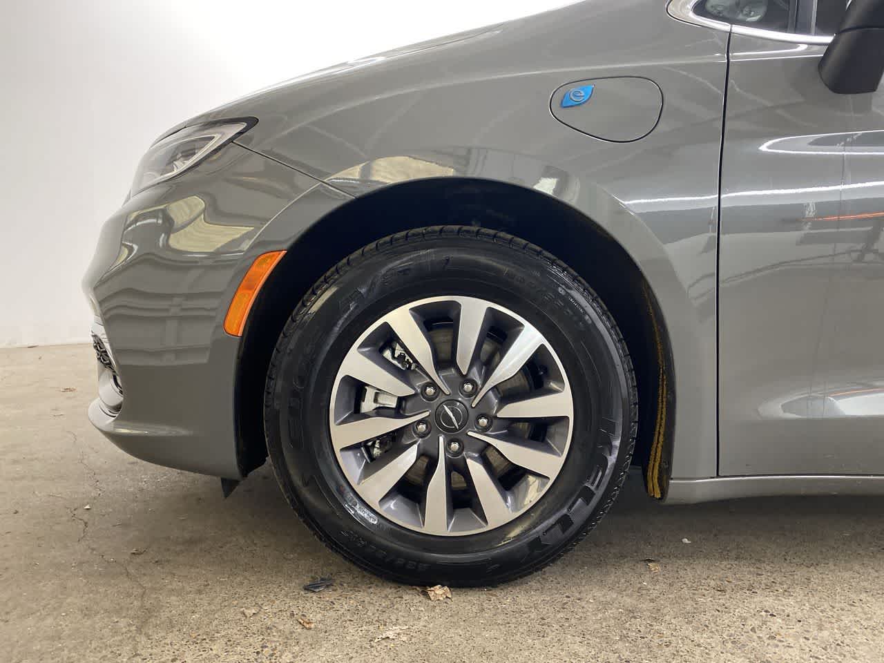 Thumbnail: 2023 Chrysler Pacifica - 10