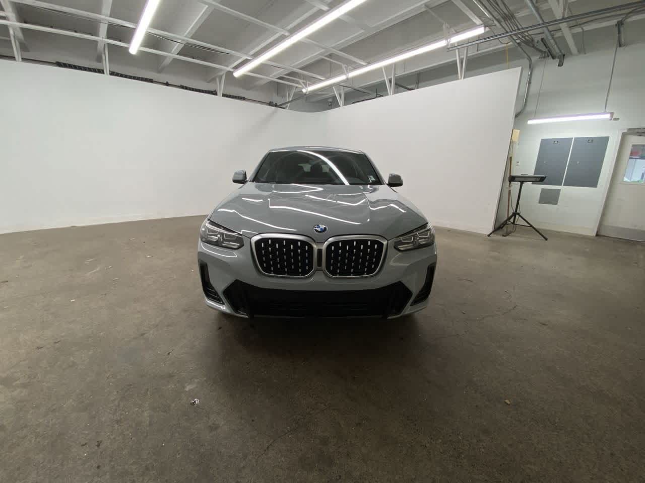 Thumbnail: 2022 BMW X4 - 9