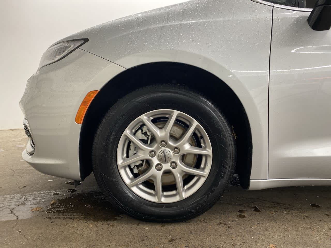 Thumbnail: 2024 Chrysler Pacifica - 10