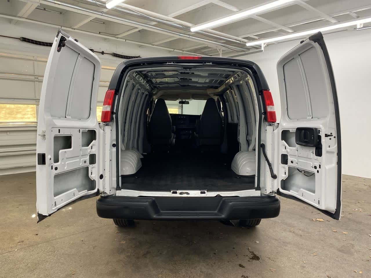 Thumbnail: 2023 GMC Savana - 27