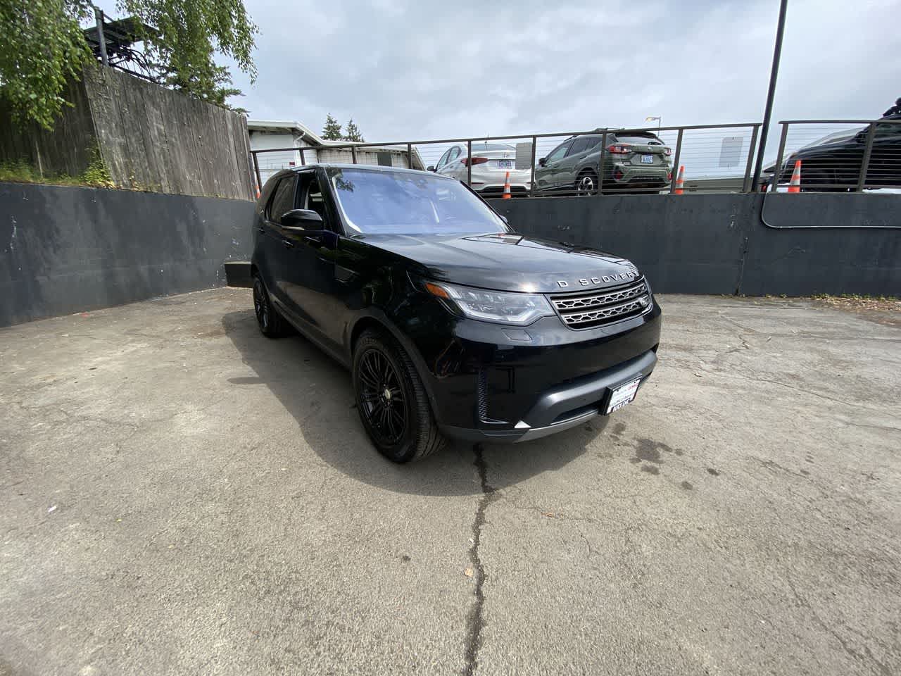 Thumbnail: 2019 Land Rover Discovery - 8