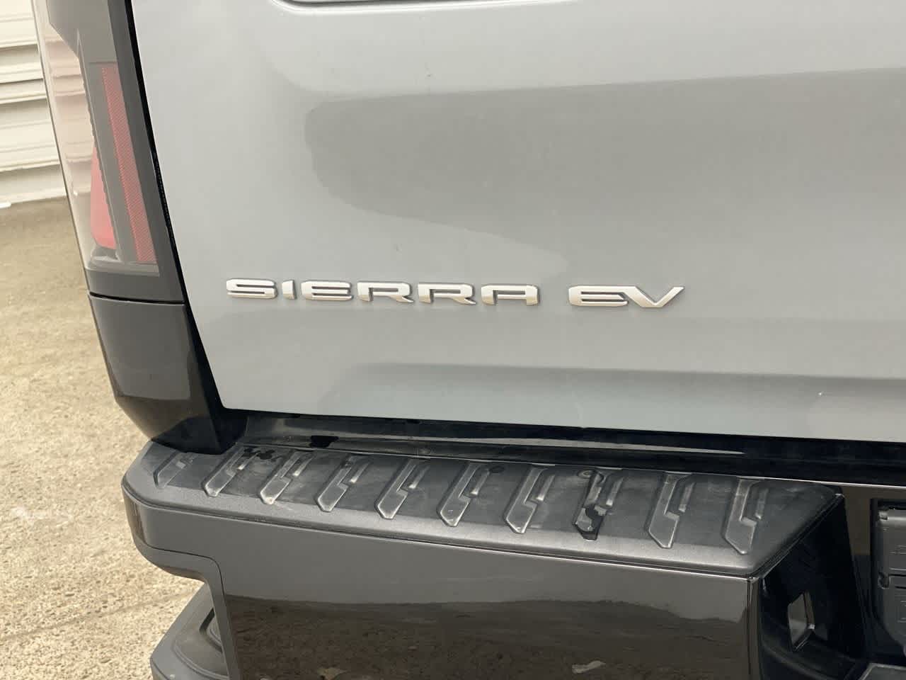 2024 GMC Sierra EV Denali 10