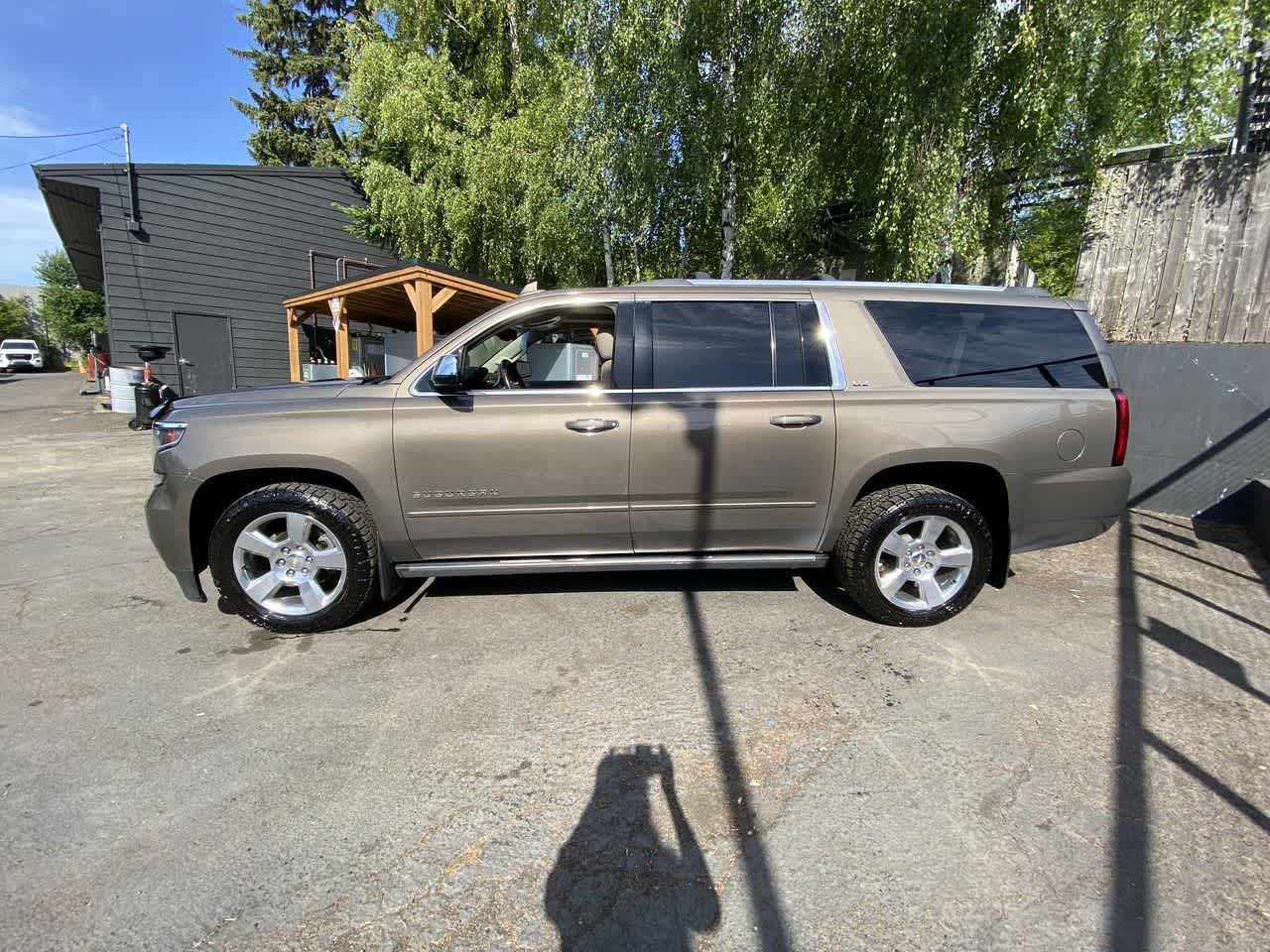 Thumbnail: 2016 Chevrolet Suburban - 3