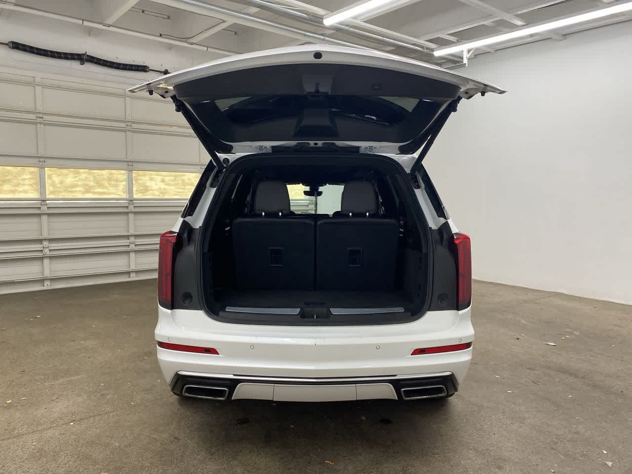 Thumbnail: 2020 Cadillac XT6 - 30