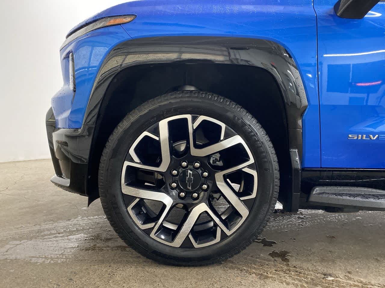 Thumbnail: 2025 Chevrolet Silverado EV - 11