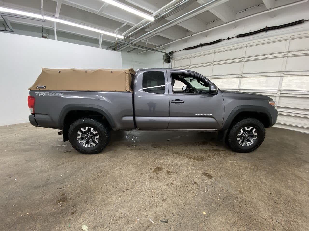 Thumbnail: 2017 Toyota Tacoma - 7