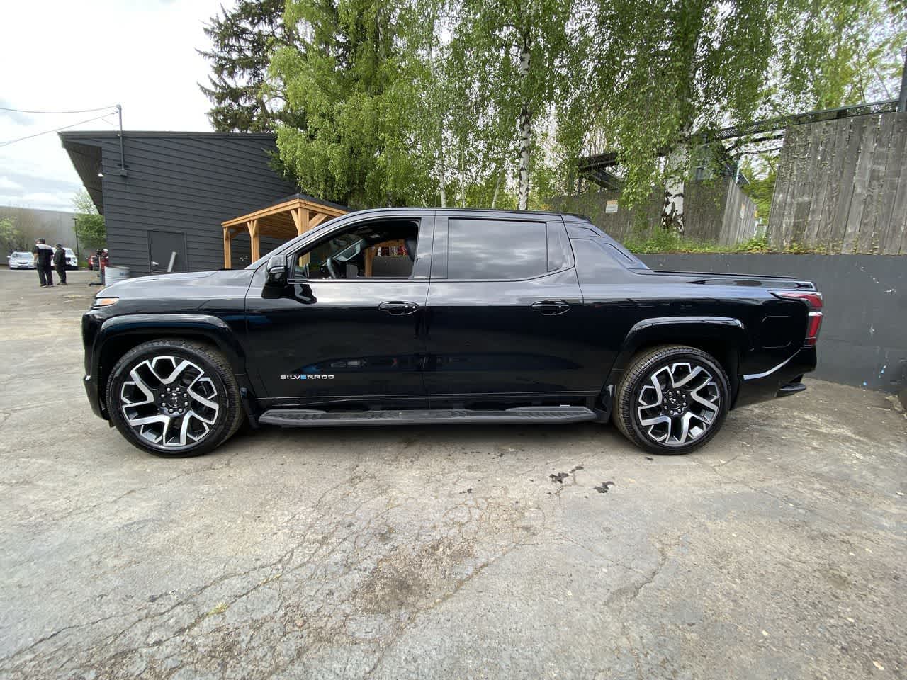 Thumbnail: 2024 Chevrolet Silverado EV - 3