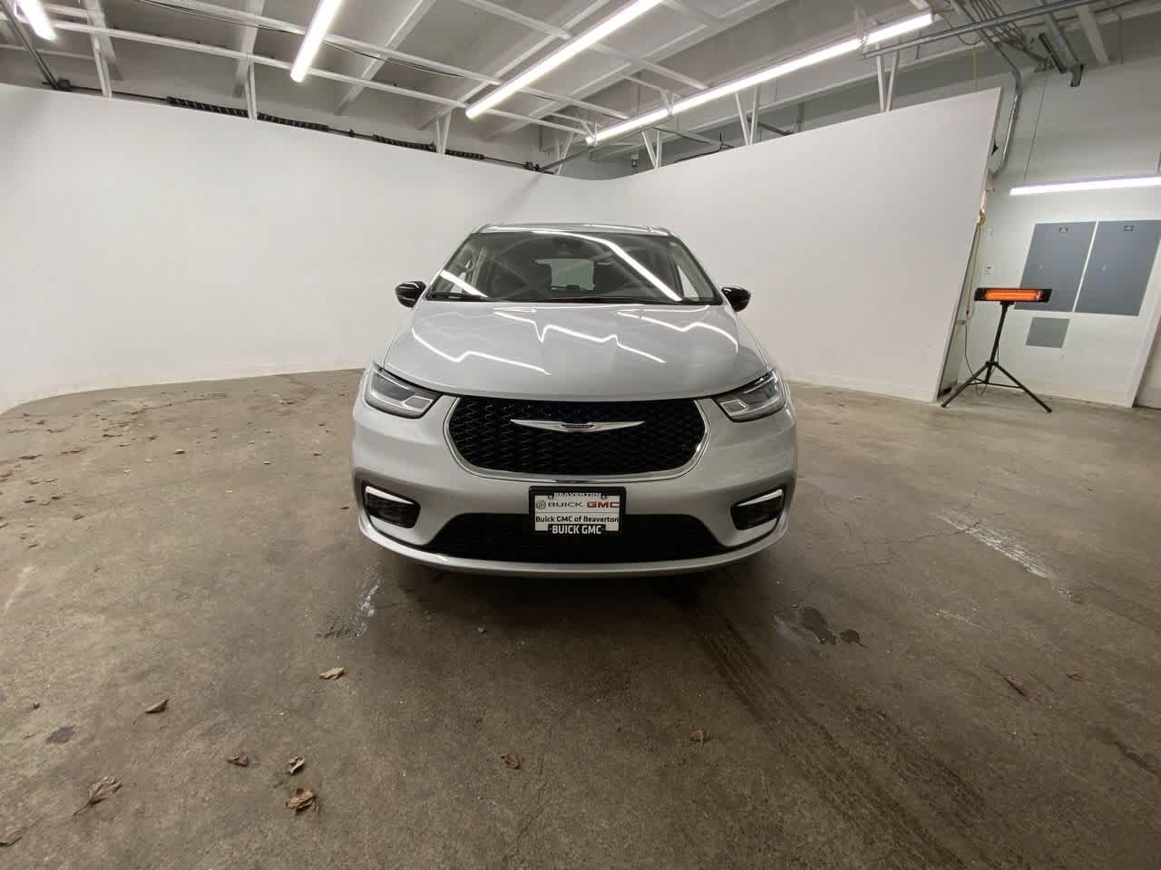 Thumbnail: 2024 Chrysler Pacifica - 9