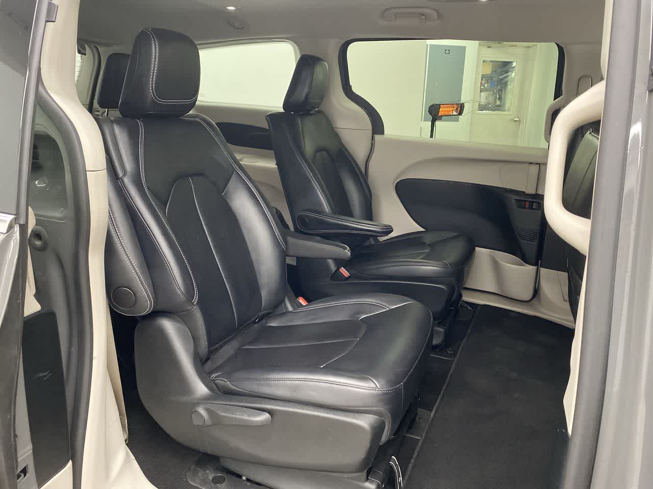 Thumbnail: 2023 Chrysler Pacifica - 16