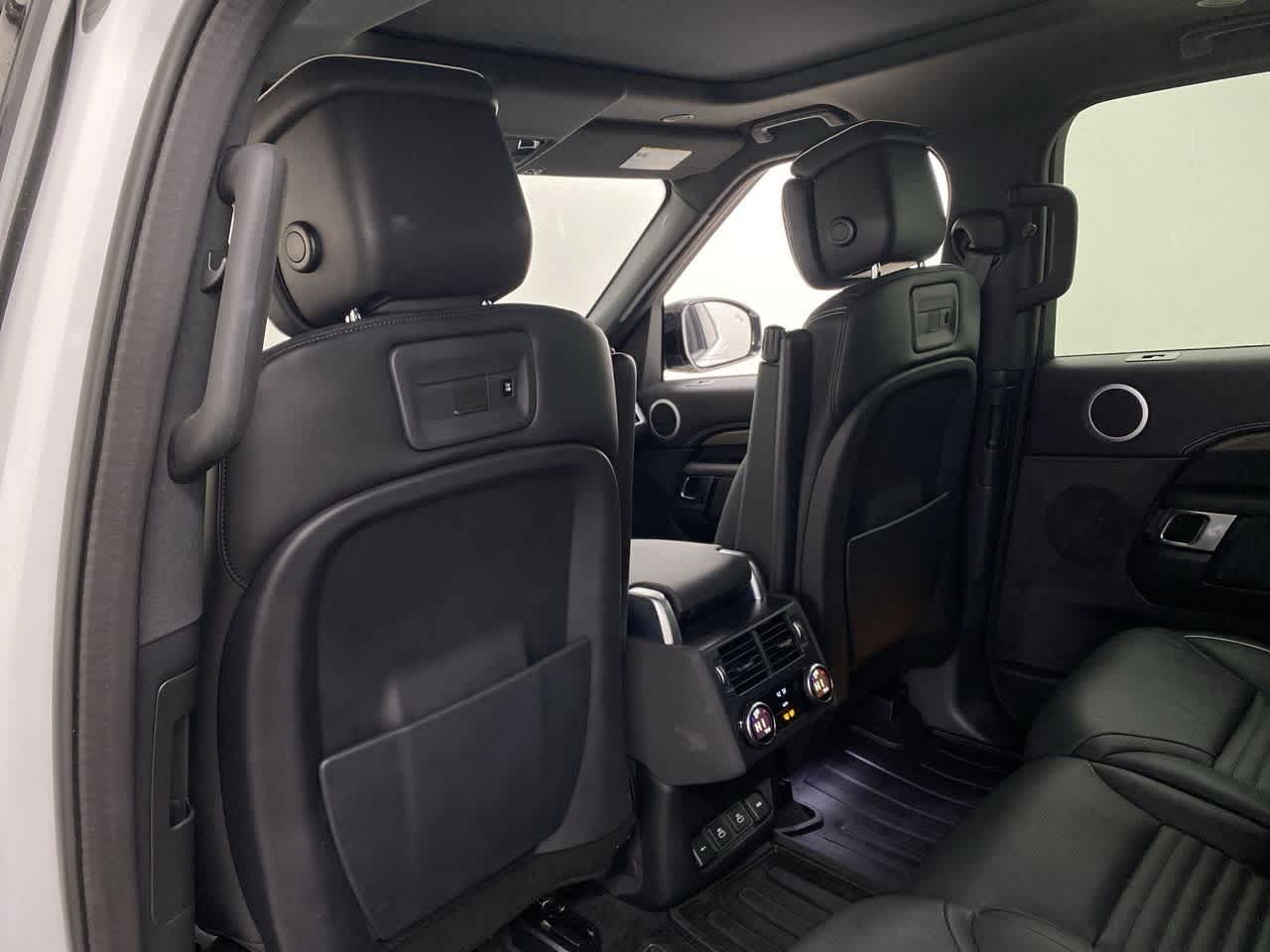 Thumbnail: 2022 Land Rover Discovery - 16