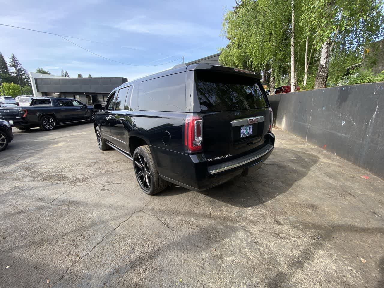 Thumbnail: 2019 GMC Yukon XL - 4