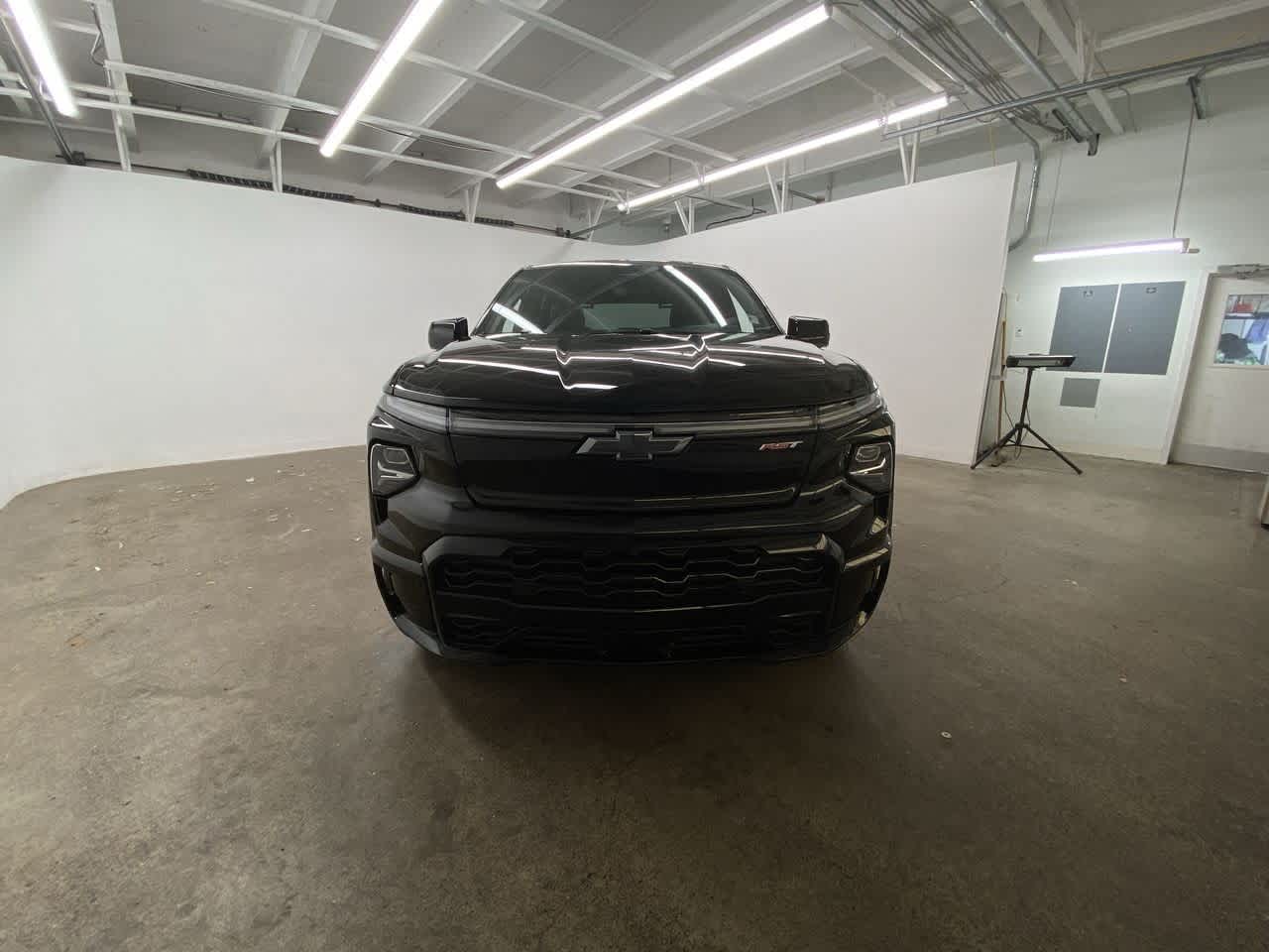 Thumbnail: 2024 Chevrolet Silverado EV - 9